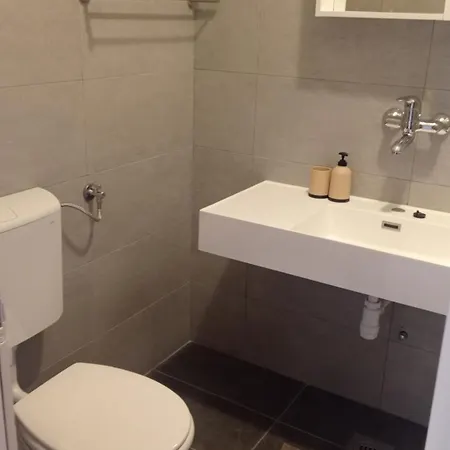 D & P アパート コルチュラ